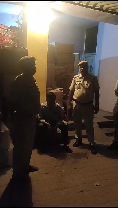 आतिशबाजी के अवैध गोदाम पर पुलिस का छापा: 23.62 लाख रुपए की विस्फोटक सामग्री जब्त