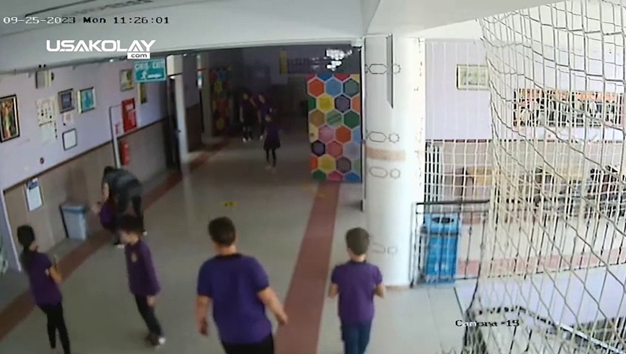 Uşak'ta Öğretmen Öğrencisinin Hayatını Kurtardı, O anlar kameraya yansıdı!