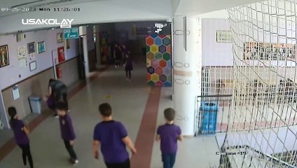 Uşak'ta Öğretmen Öğrencisinin Hayatını Kurtardı, O anlar kameraya yansıdı!