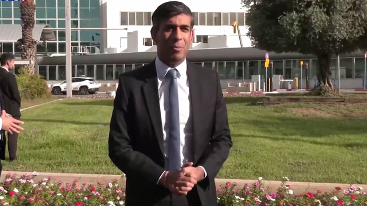 Rishi Sunak arrives in Tel Aviv as Egypt and US agree to allow aid into Gaza