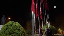 Les drapeaux ont été mis en berne en Turquie après une déclaration de deuil national de trois jours.