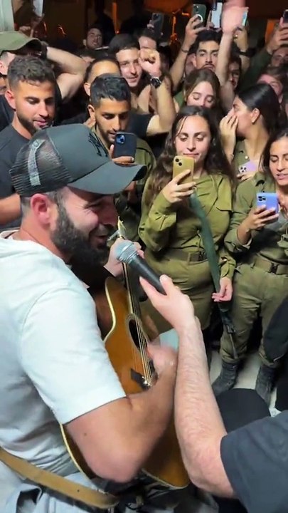 صديق محمد رمضان عومير آدم مغني يحمس الجيش الإسرائيلي