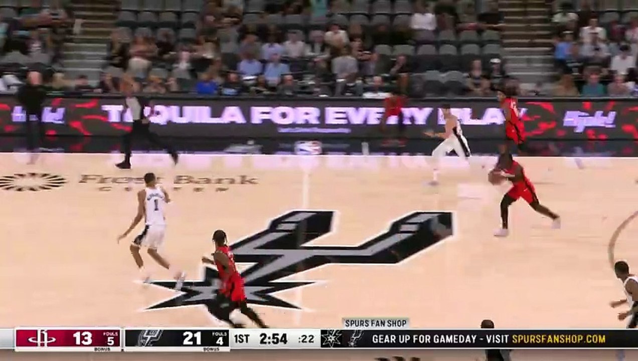 Victor Wembanyama delights Spurs fans with nutmeg