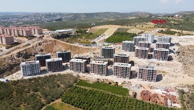 Hatay'da deprem sonrası yapımına başlanan afet konutlarının kaba inşaatları tamamlandı
