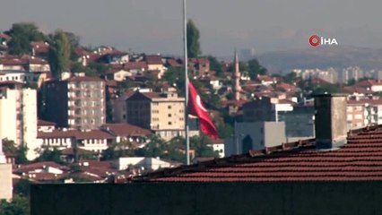 Les drapeaux sont en berne à Ankara