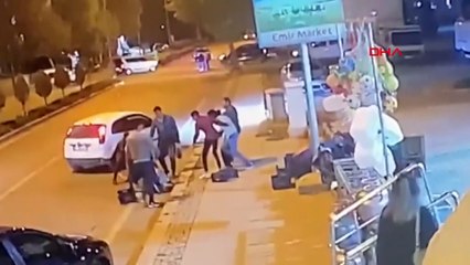 Baba ve oğula 'ne bakıyorsun' dayağı