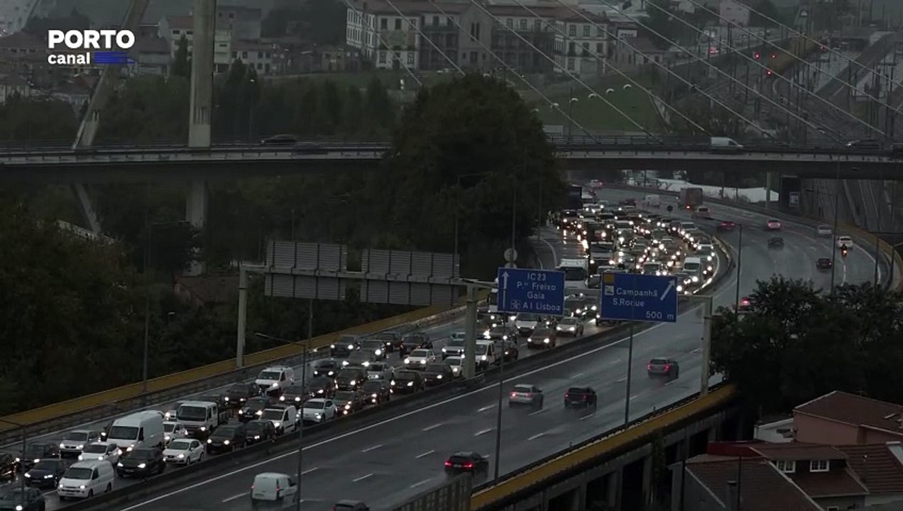 Mau tempo condiciona fortemente o trânsito no Porto