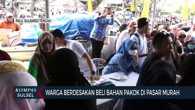 Warga Berdesakan Beli Bahan Pokok di Pasar Murah