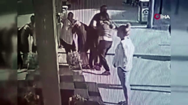Kadınların borç kavgası! Dakikalarca sürükleyip kafasını duvara vurdu