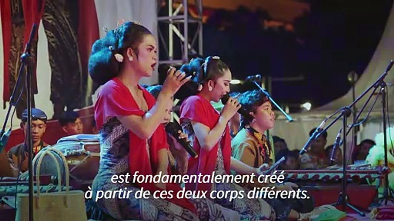 En Indonésie, des hommes perpétuent une danse ancestrale malgré les tabous