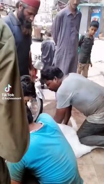 Ya kia Din Dekhna Par Rhe Hn