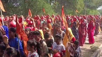 दतिया: नगर में निकली 171 मीटर लंबी भव्य चुनरी यात्रा, उमड़ा जनसैलाब