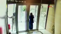 Başakşehir'de Gözlük ve Şapka Takarak Hırsızlık Yapan 3 Kadın Güvenlik Kamerasına Yakalandı