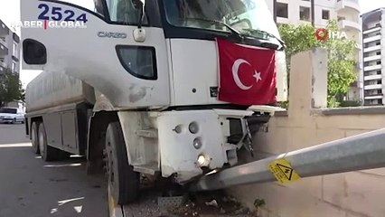 Polisin 'dur' ikazına uymayarak kaçan su tankeri kaza yaptı