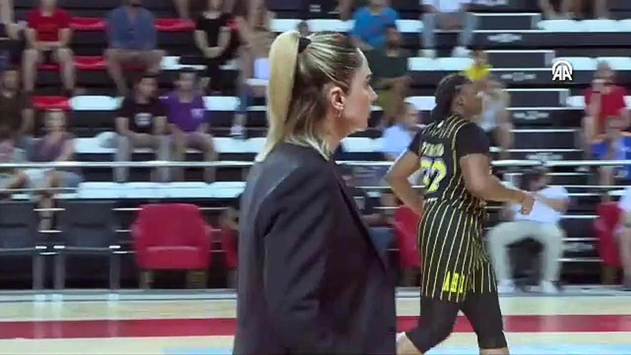 Parkenin "topuklu" başantrenörü, Terim'e benzetilmekten hoşnut: Beni ilk defa görenler, 'Dişi Fatih Terim' benzetmesi yapıyor