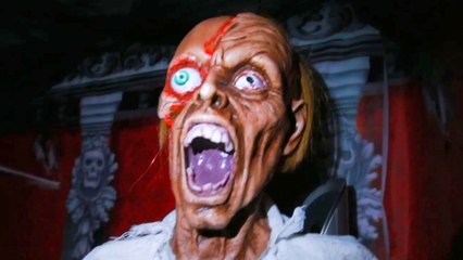 This Entire Home is Transformed into a Haunted House That You Usually See in the Movies!