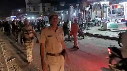 सीआरपीएफ जवानों ने किया फ्लैग मार्च