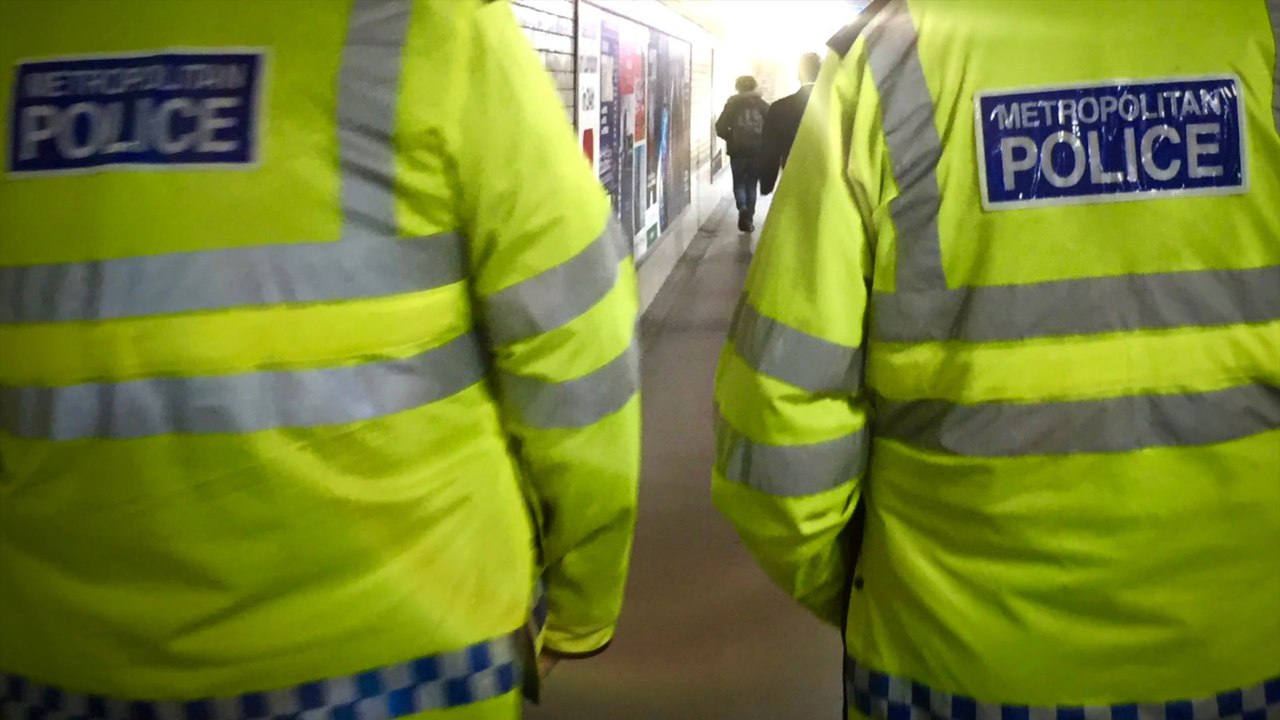 Londoner polizei bedroht 13-jährigen wegen wasserpistole