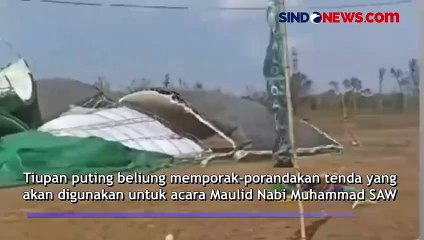 Detik-Detik Pusaran Angin Puting Beliung Robohkan Tenda Maulid Nabi di Bangkalan