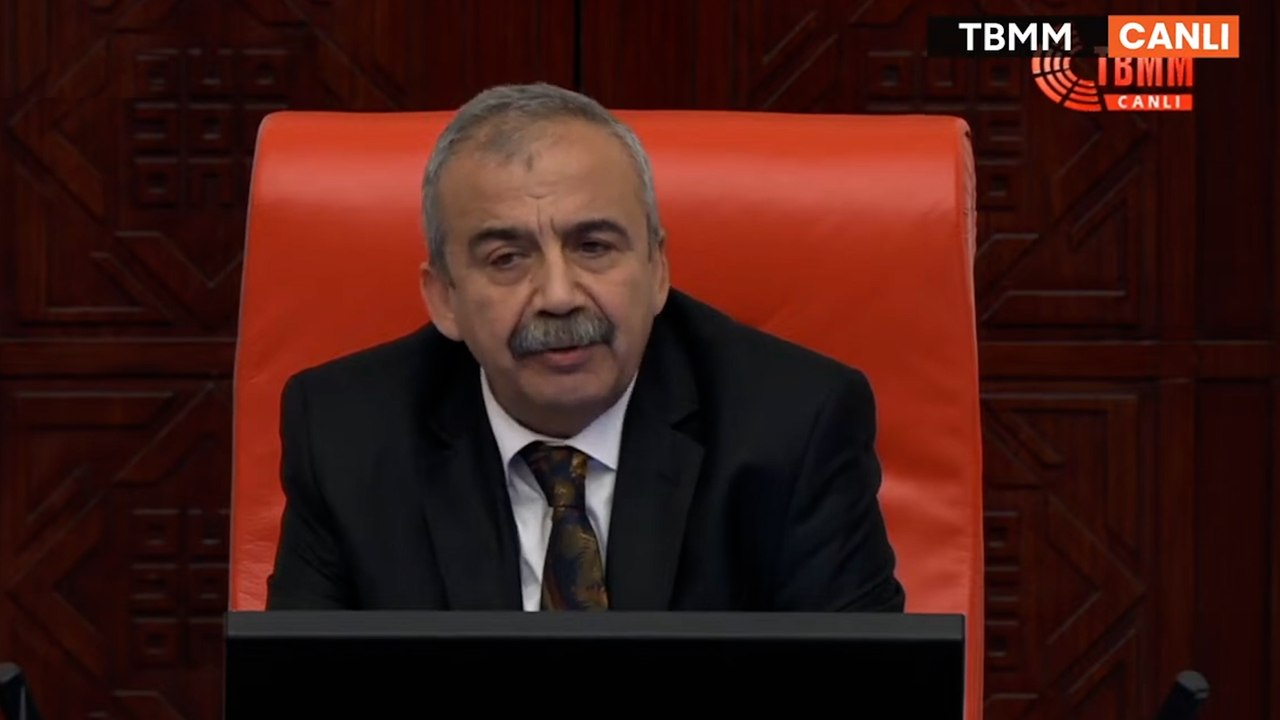 Sırrı Süreyya Önder: Filistin’e gidelim diyorsunuz, ben de gitmeyi çok isterim ama yurt dışı yasağım var