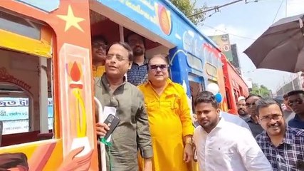 রঙিন ট্রামেই মদন মিত্রের লাভলি ম্যাজিক! আর কী চমক দিলেন 'কালারফুল' ম্যান?