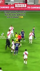 Pedro Gallese ARROJA CELULAR de AFICIONADO