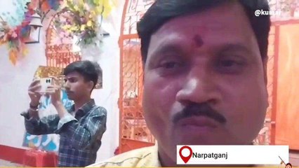 अररिया: दुर्गा पूजा में मां दुर्गा की दीप जलाने के लिए उमड़ी भीड़,