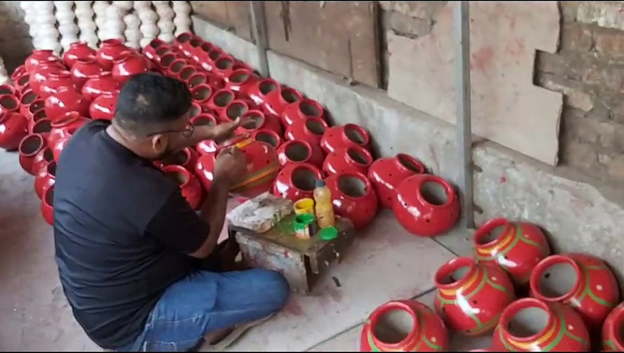 SURAT VIDEO :  दक्षिण गुजरात के विभिन्न क्षेत्रों में भेजे जा रहे हैं सूरत के गरबे