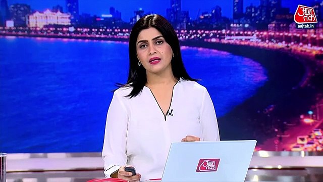 BJP workers clash with police outside Fadnavis' house