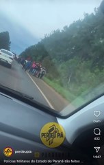 MST bloqueia PR-170 e rende policiais durante manifestação, no Paraná