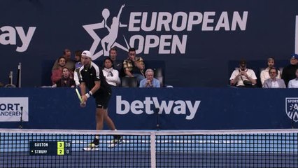 Anvers - Gaston renverse Struff et file en quarts