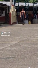 Hombre vestido de Rambo dejó en 'shock' a votantes en Ecuador