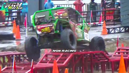 Kotor Sekali !!! Mobil Balap OffRoad 4X4 Beraksi Lewati Rintangan Yang Menghadang