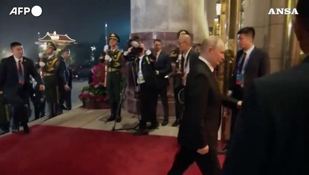 Putin in Cina, foto di gruppo con gli altri leader prima del vertice Belt and Road
