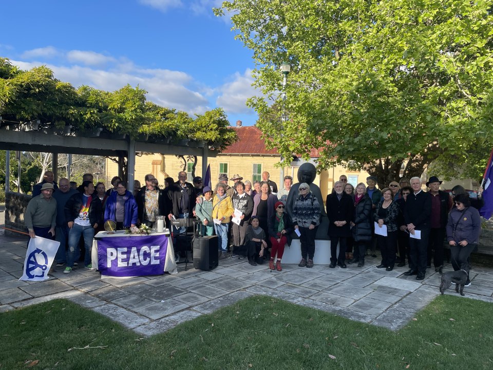 Blue Mountains Peace Vigil for Middle East/October 18/Blue Mountains Gazette