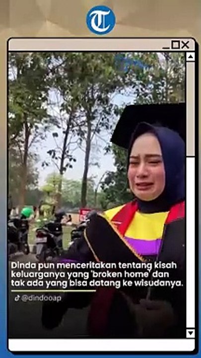 Orang Tua Kandung Tak Hadir Wisudawan Ini Menangis karena Didampingi Keluarga Teman_720p