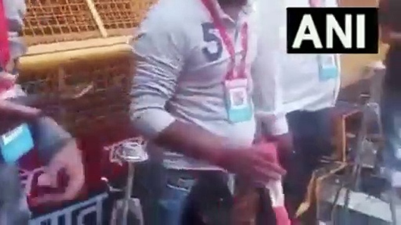 बांके-बिहारी मंदिर में नहीं उपयोग कर सकेंगे मोबाइल, मोबाइल पाउच सिस्टम का ट्रायल शुरू