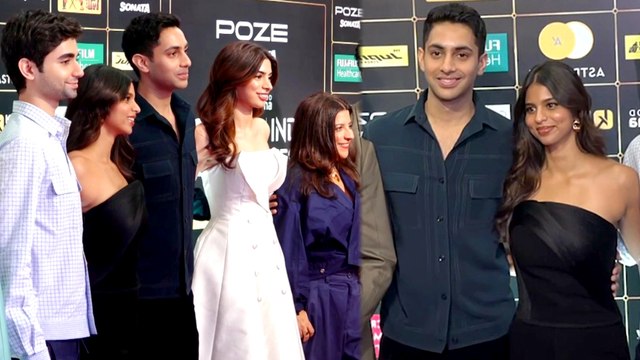 Suhana Khan, Khushi Kapoor & Other Cast Of The Archies Pose Together