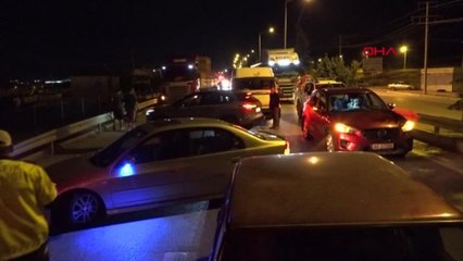Hafriyat Tırı Yön Levhasını Devirdi, Trafik Aksadı