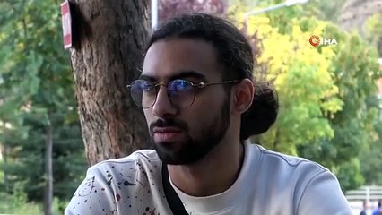 Un étudiant palestinien condamne les attaques israéliennes
