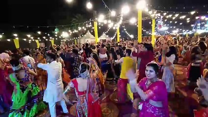 पारम्परिक कठियावाड़ी परिधान में रमा गरबा, फ्यूजन मिक्स रहा डांडिया