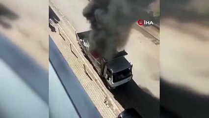 Bursa'da park halindeki kamyonetin dorse kısmında çıkan yangın korku dolu anlar yaşattı