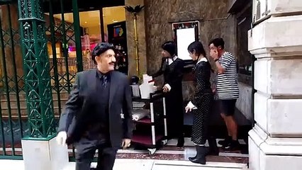 Desayuno macabro en la cola de la Semana de cine fantástico y de terror