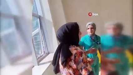 Tatbikatta kendini role kaptırdı, güvenlik görevlisini araçla sürükledi