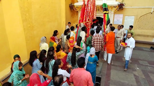 छठ मेला आज: आस्था ऐसी कि तड़के ही लगी कतारें, शिला माता मंदिर में उमड़े भक्त, देखें वीडियो