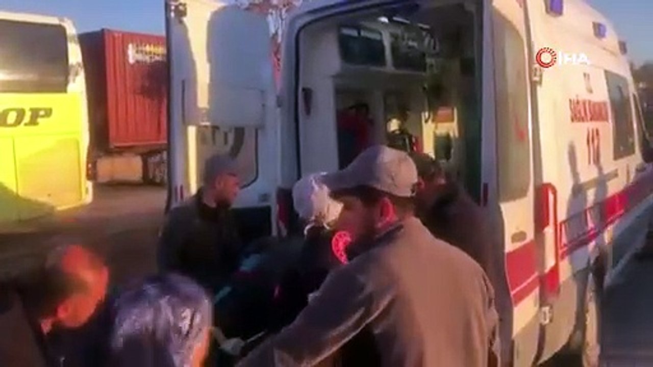 İşçileri taşıyan 3 otobüs ve 1 minibüs kaza yaptı: 36 yaralı