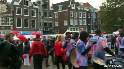 Ad Amsterdam in piazza contro lo spostamento del quartiere a luci rosse
