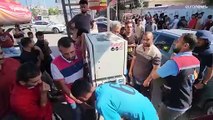 شح حاد للوقود في غزة..طوابير طويلة وانتظار ساعات للحصول على القليل