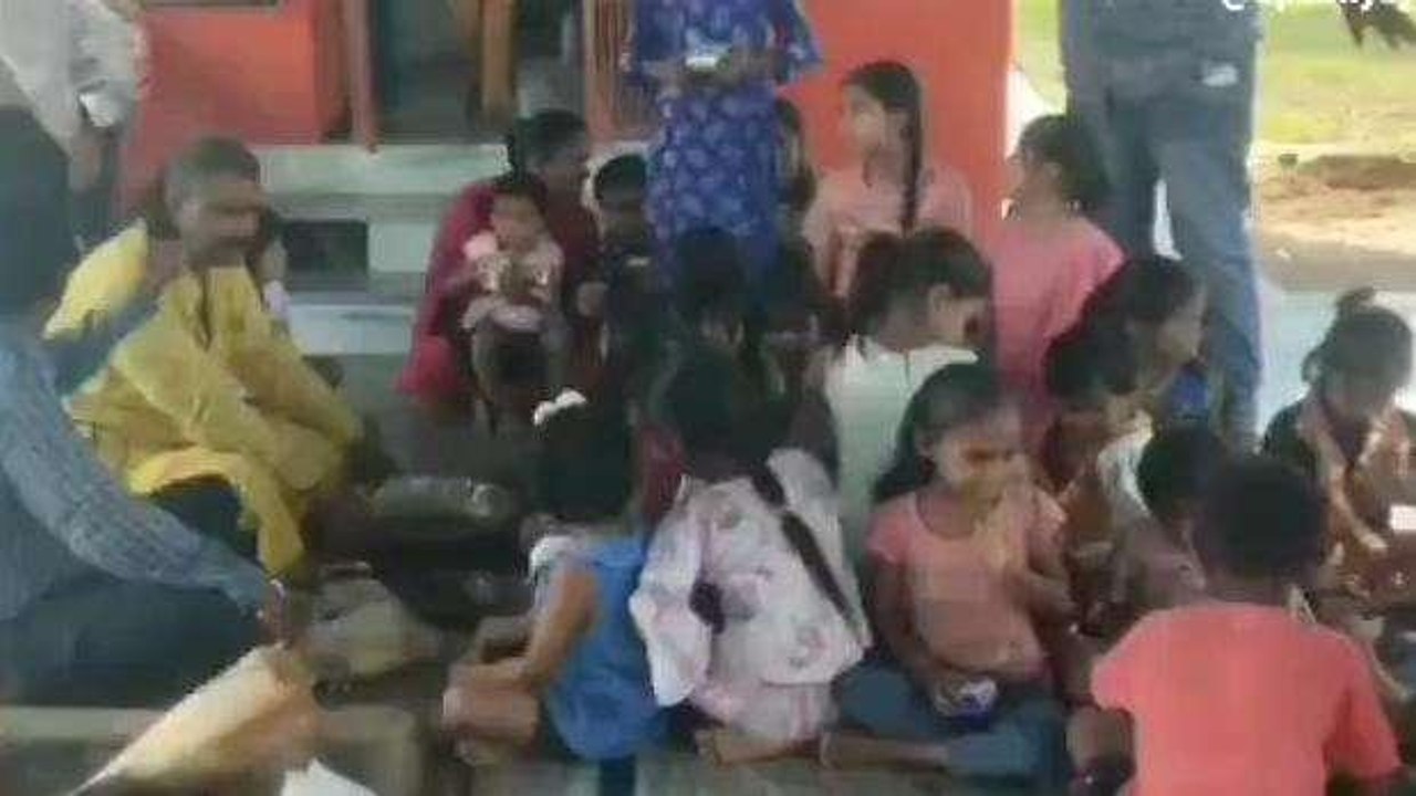 कुशलगढ़: फतेश्वर मंदिर में हुआ कन्‍या पूजन का आयोजन, करवाया भोज