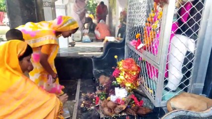काली माता मंदिर में मन्नत लेकर पहुंच रहे श्रद्धालु
